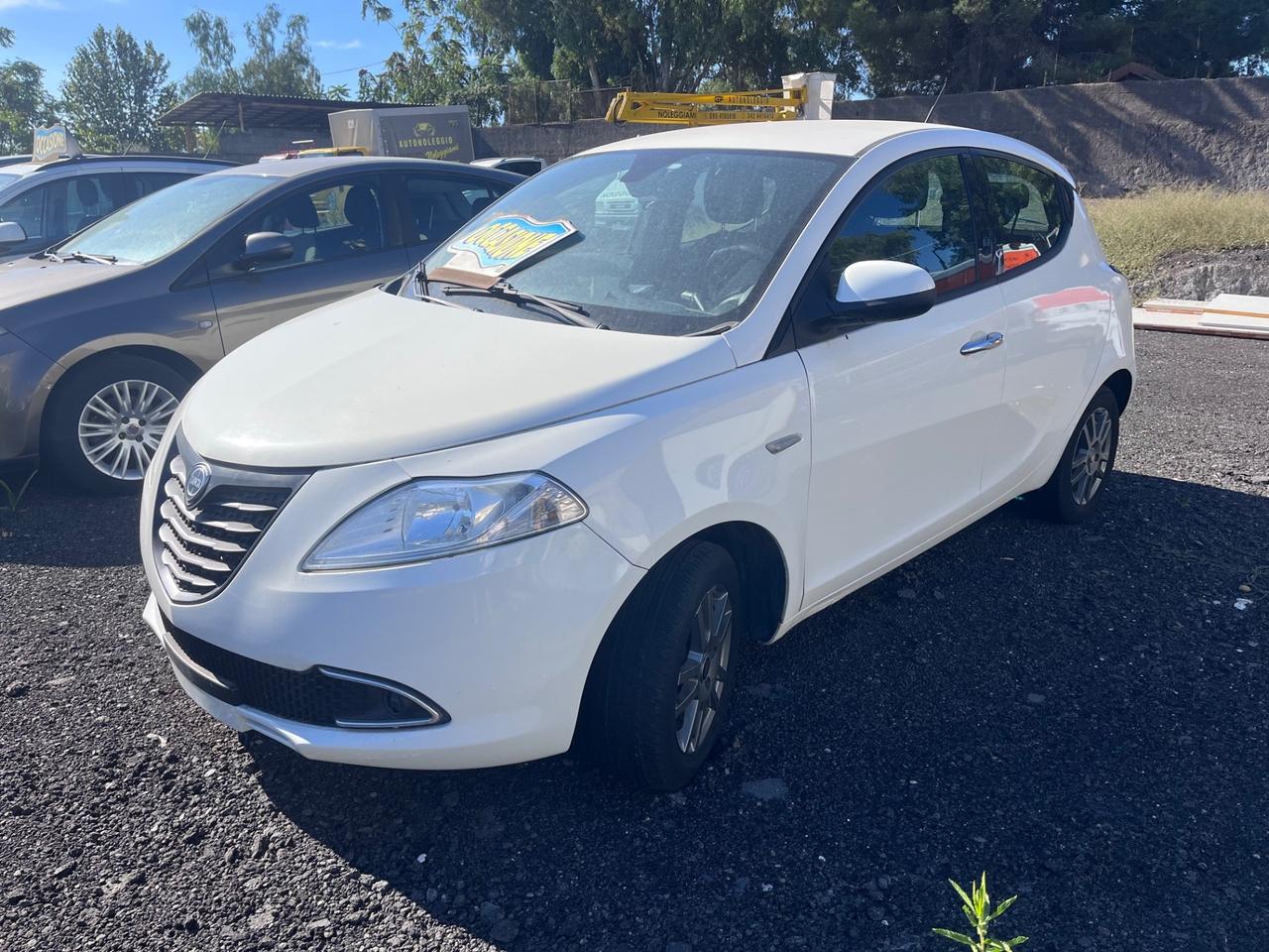 Lancia Ypsilon 1.2 benzina senza busta paga