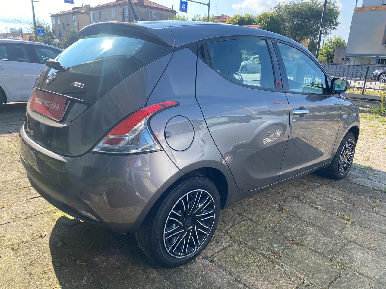 Lancia Ypsilon 1.0 FireFly 5 porte S&S Hybrid Silver Plus