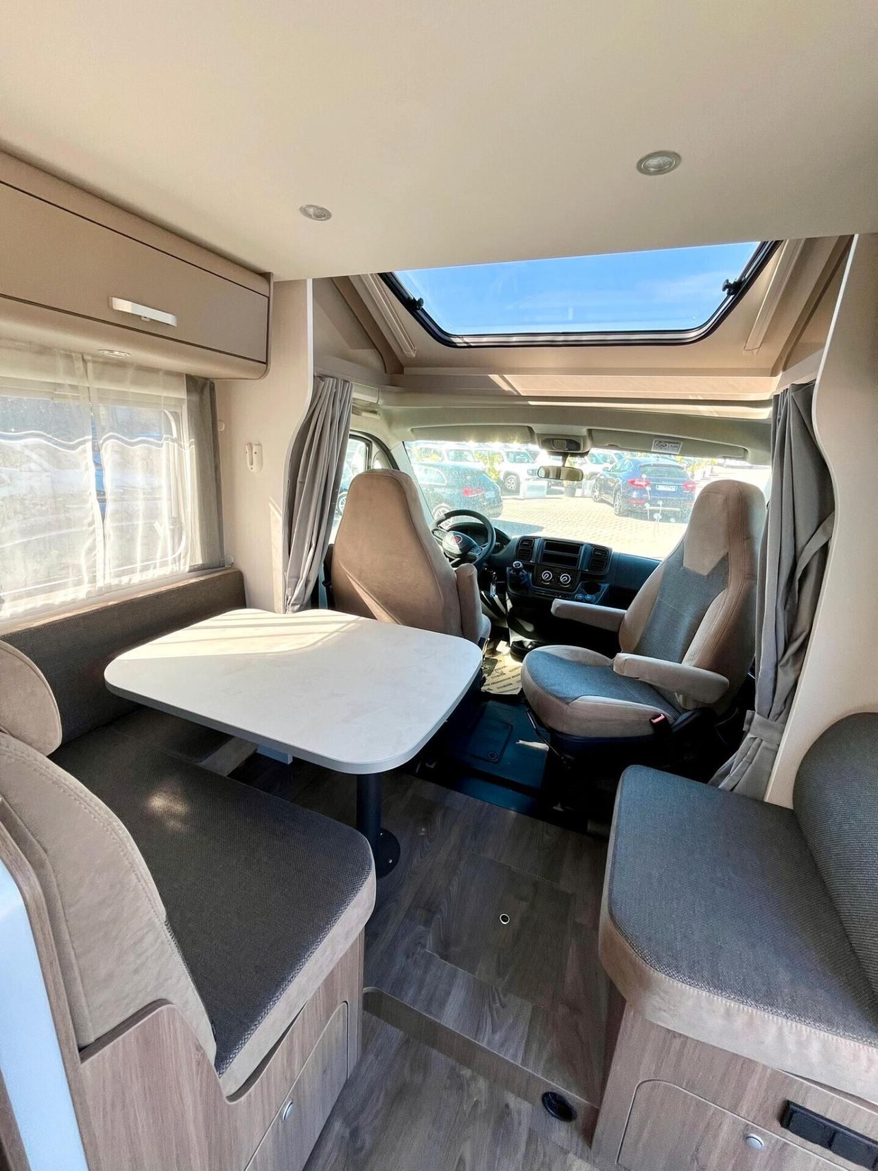 Approfitta su Carado T-447-Km 0