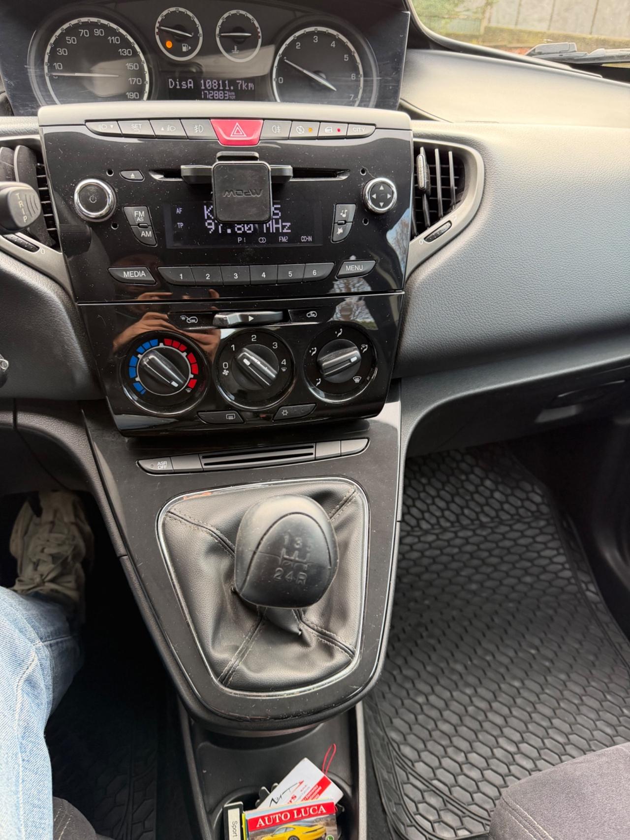 Lancia Ypsilon 1.2 69 CV Unyca