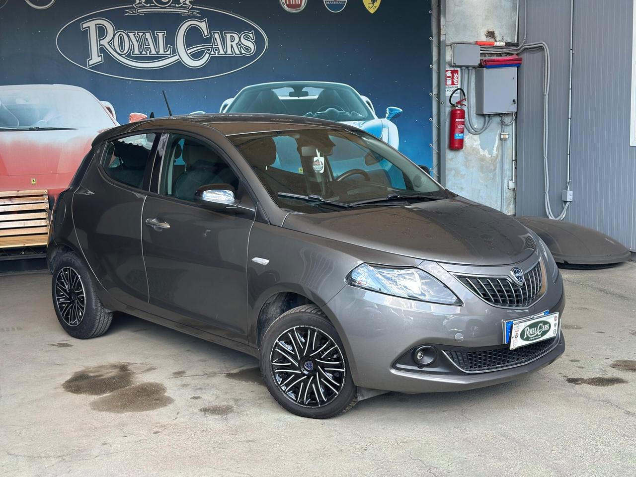 Lancia Ypsilon 1.0 FireFly 5 porte S&S Hybrid Silver