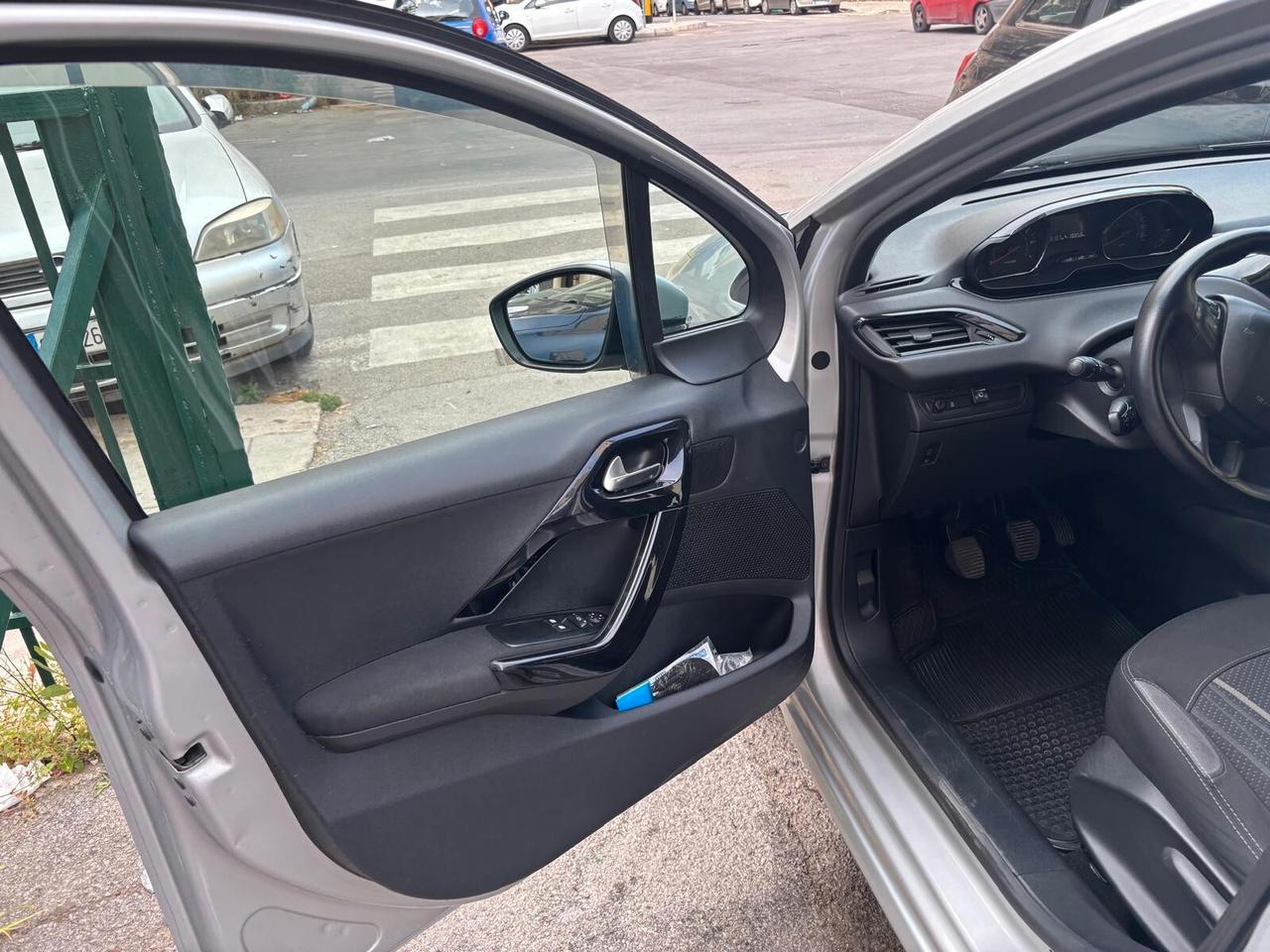 Peugeot 208 1.2 VTi 82 CV 5 porte Allure