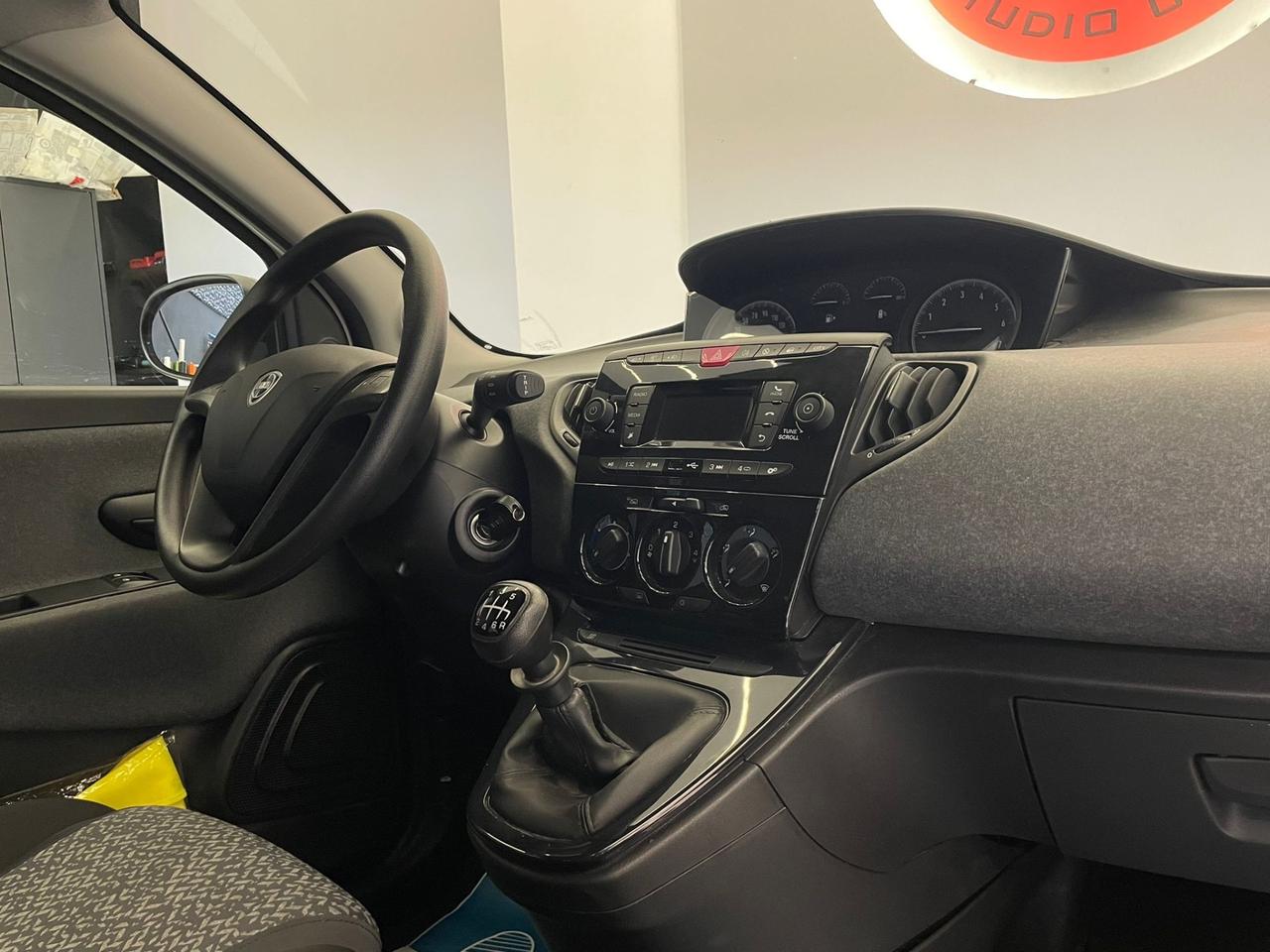 Lancia Ypsilon 1.0 FireFly Hybrid Ecochic Gold