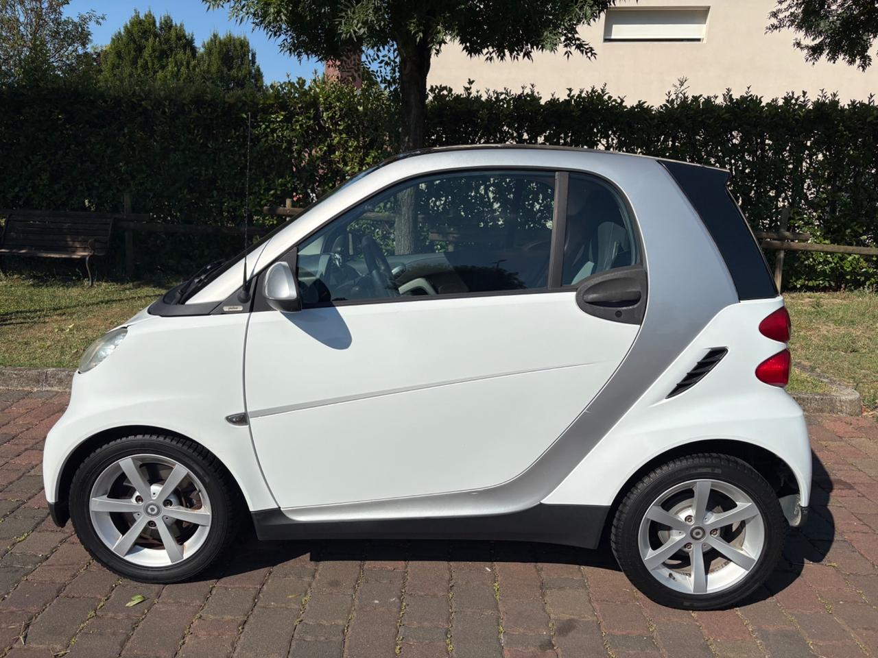 Smart ForTwo 1000 52 kW MHD coupé pure