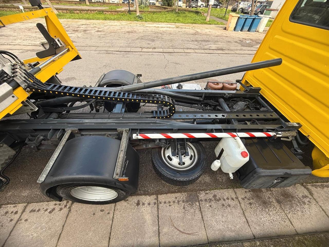 Iveco DAILY CARROATTREZZI SCARRABILE COMEAR