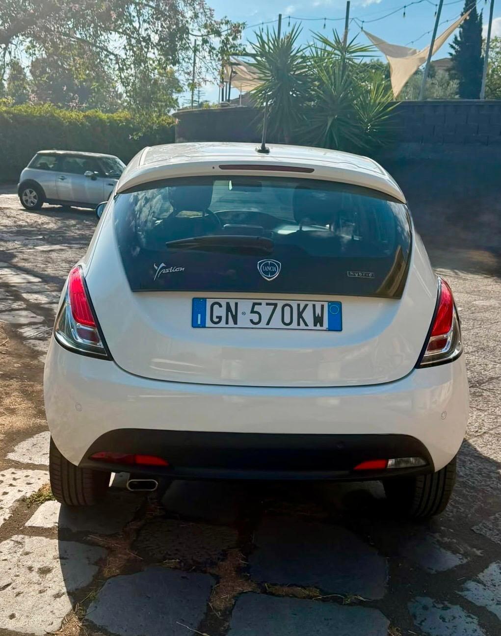 Lancia Ypsilon 1.0 FireFly 5 porte S&S Hybrid Alberta Ferretti