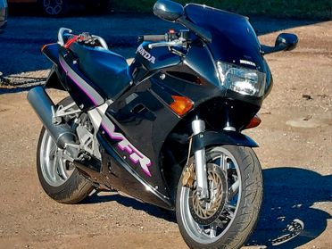 Honda VFR 750 F (iscritta asi) +3 bauletti Givi
