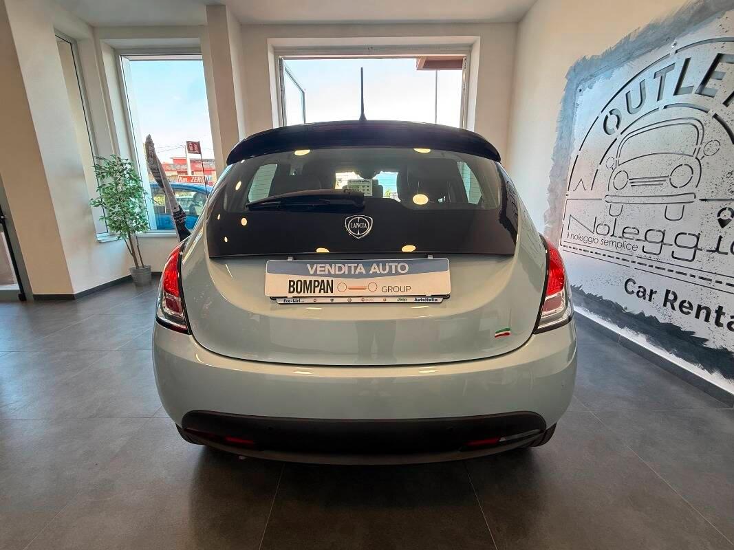 Lancia Ypsilon III 1.0 firefly hybrid Silver s&s 70cv 5p.ti