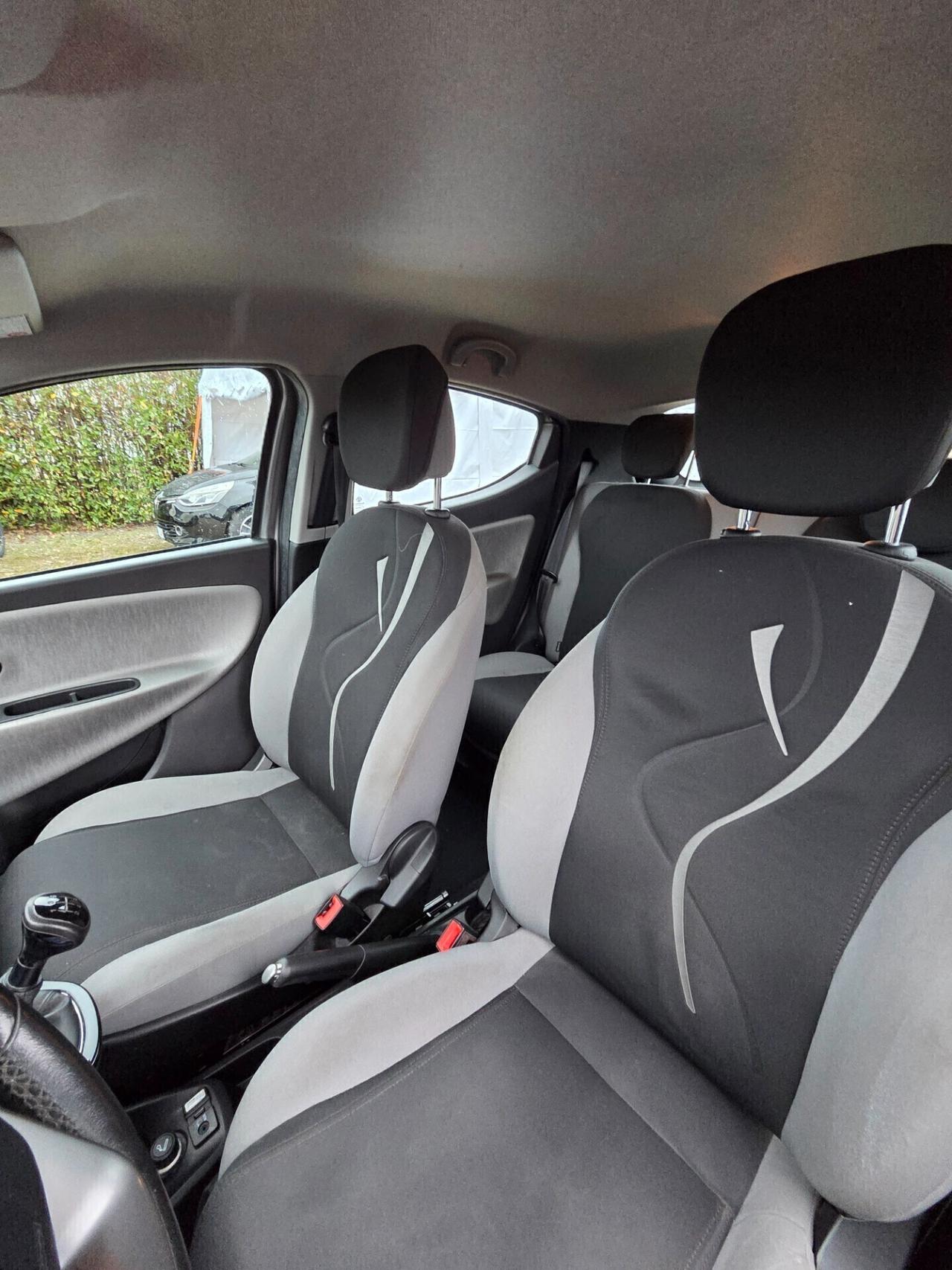 Lancia Ypsilon 1.3 MJT 16V 95 CV 5 porte S&S Platinum FINANZIABILE