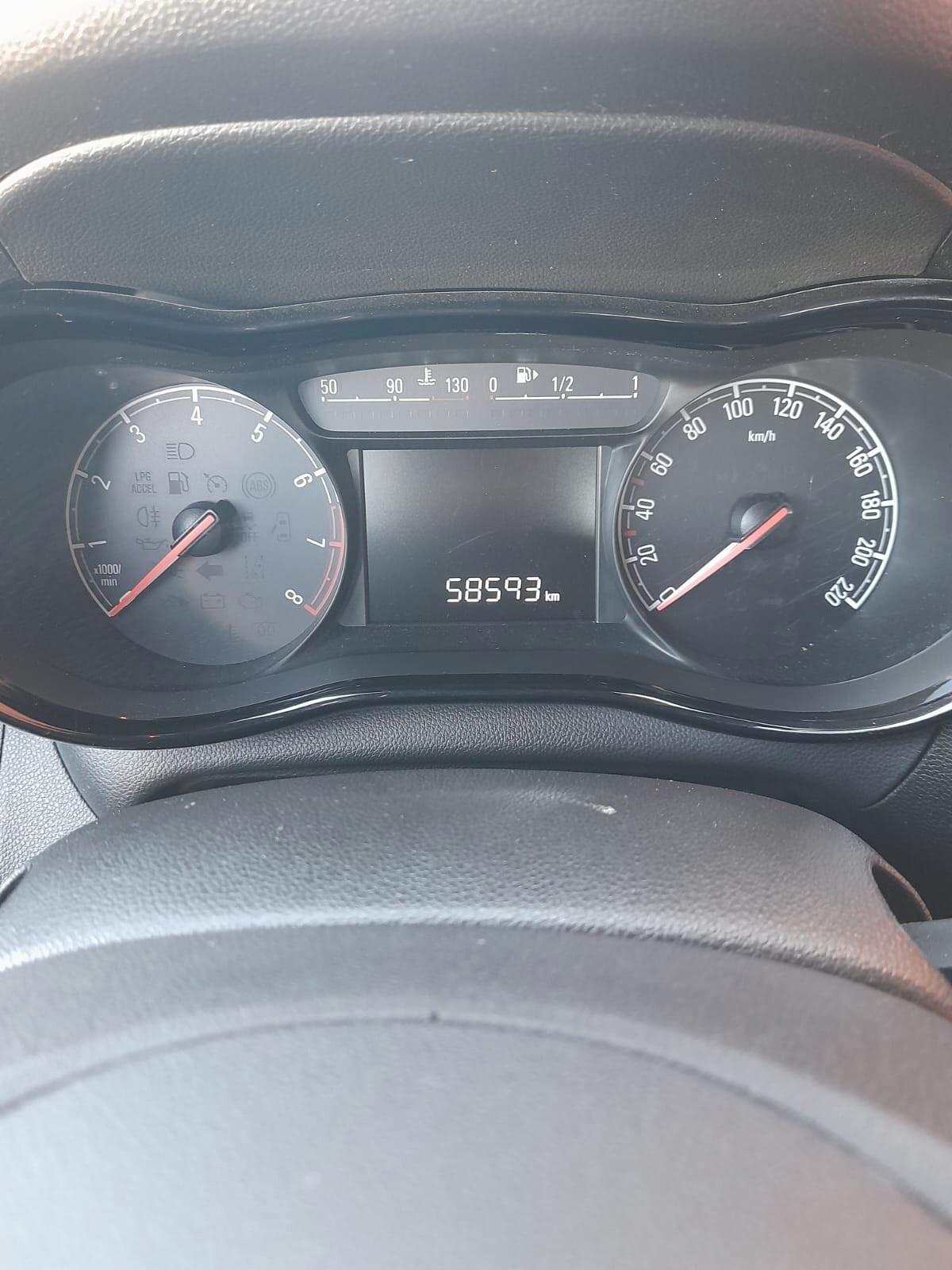 Opel Karl Rocks 1.0 73 CV