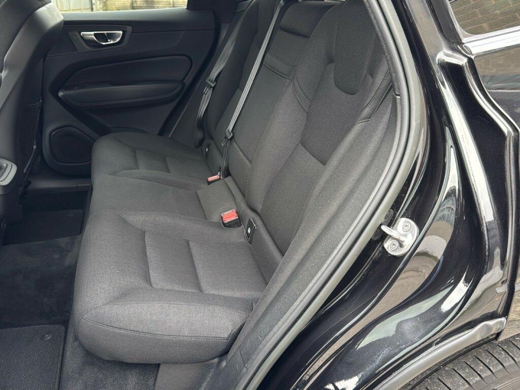 Volvo XC60 2.0 B4 Momentum Pro AWD Auto