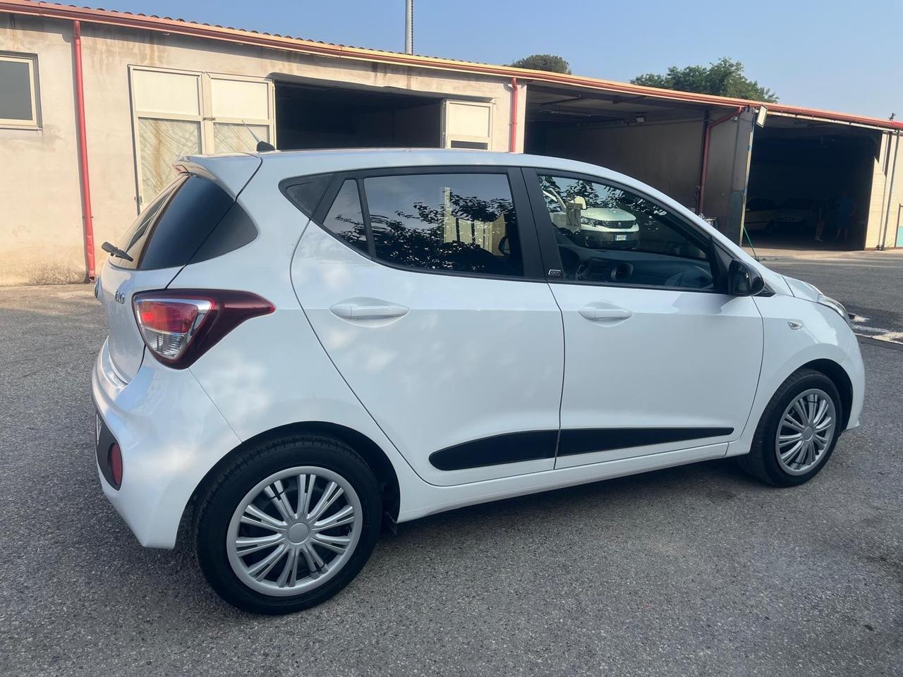 Hyundai i10-1.0 benz/cv 65- full -2018