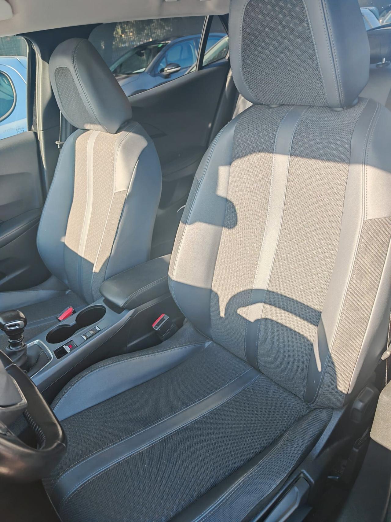 Peugeot 2008 PureTech 100 S&S Allure