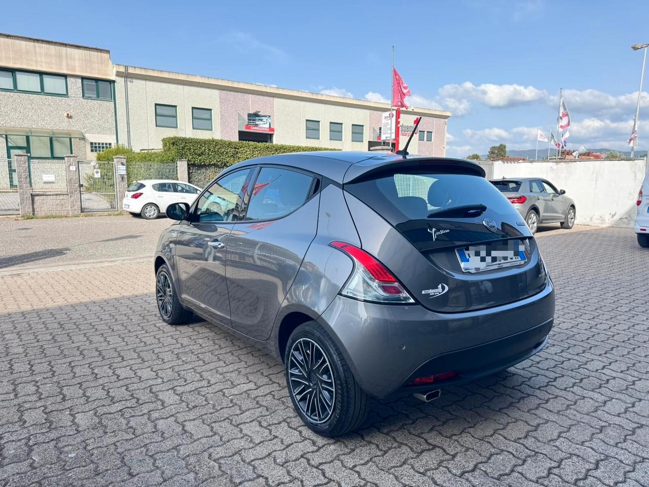 Lancia Ypsilon 1.0 FireFly 5 porte S&S Hybrid Gold