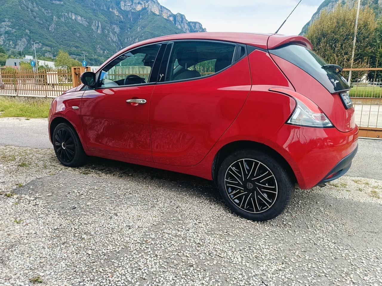 Lancia Ypsilon 1.2 69 CV 5 porte GPL Ecochic Silver