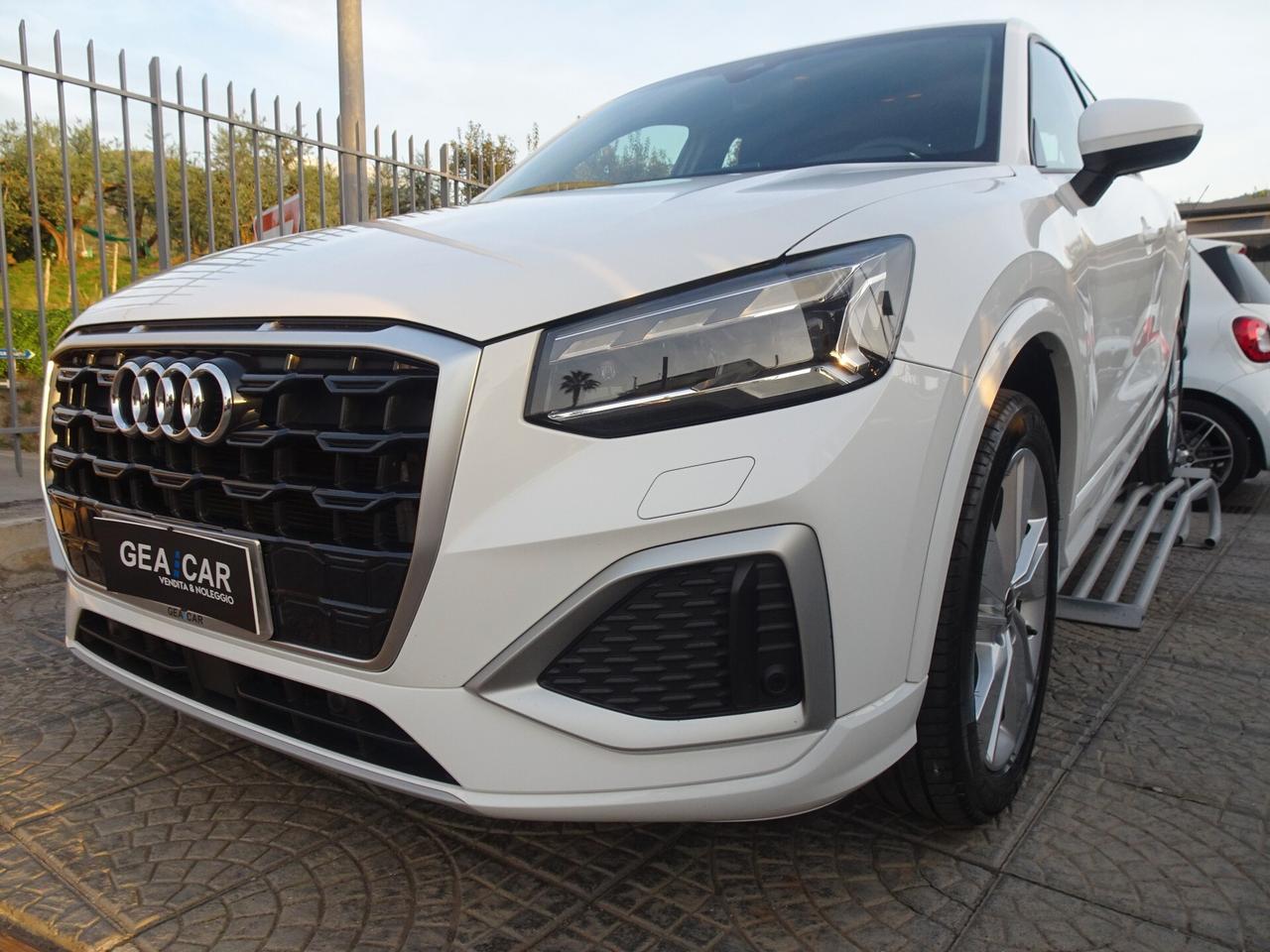 Audi Q2 35 TDI S tronic Identity Black