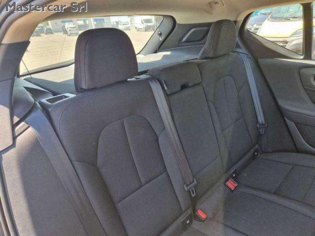 VOLVO XC40 XC40 1.5 t2 Momentum Core my21 - targa GG993AS