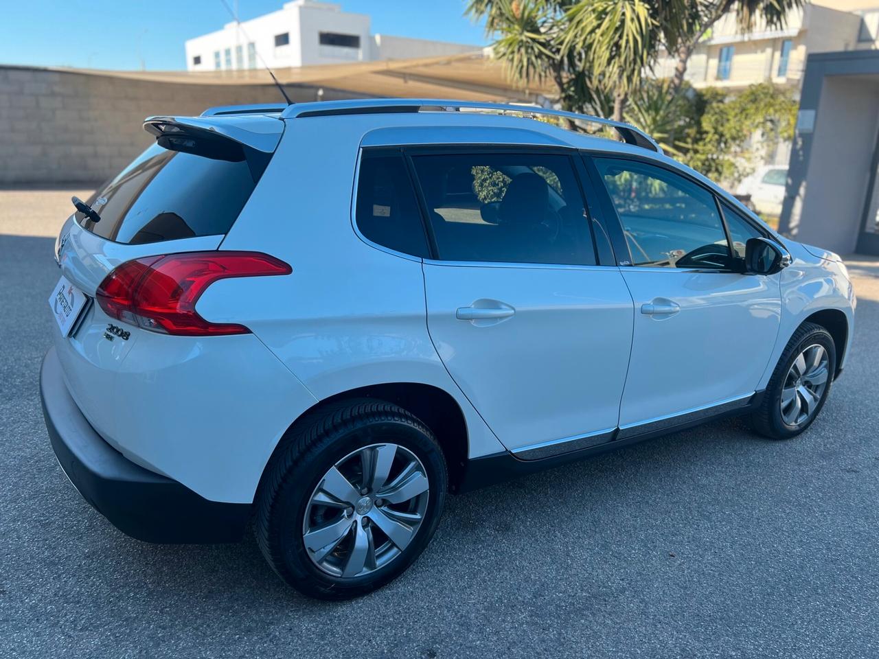 Peugeot 2008 1.6 e-hdi 115cv ALLURE NAVI/PELLE/16; PERFETTA!