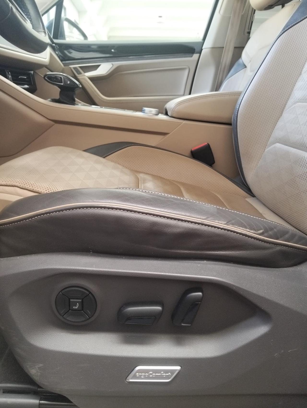 Volkswagen Touareg 3.0 V6 TDI SCR Atmosphere