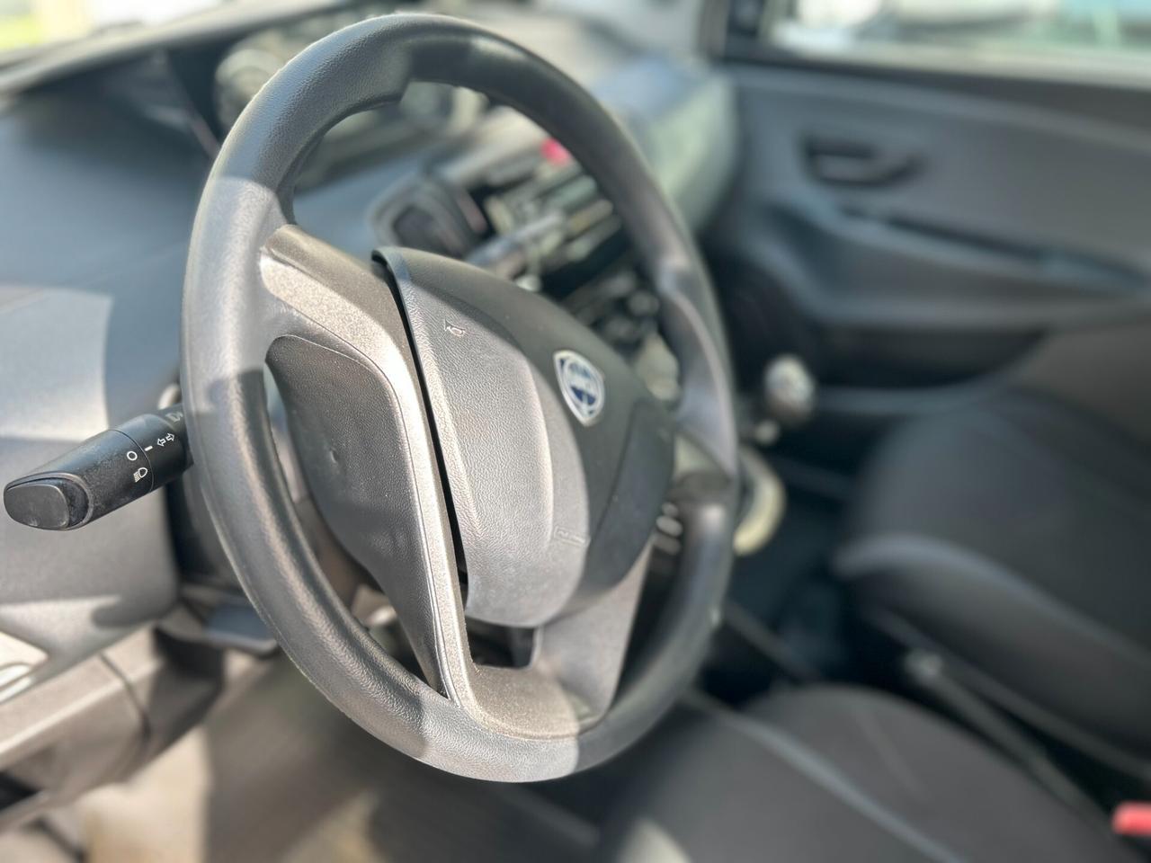 Lancia Ypsilon 1.2 69 CV 5 porte Gold