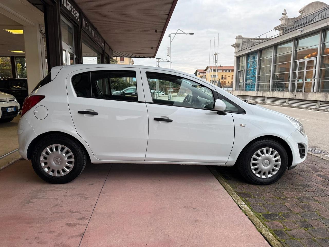 Opel Corsa 1.2 5 porte