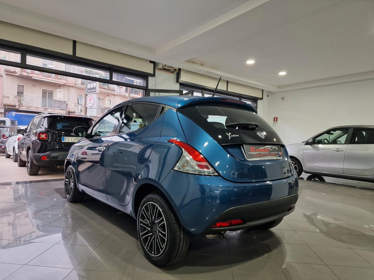 Lancia Ypsilon 1.2 69 CV 5 porte GPL Alberta Ferretti