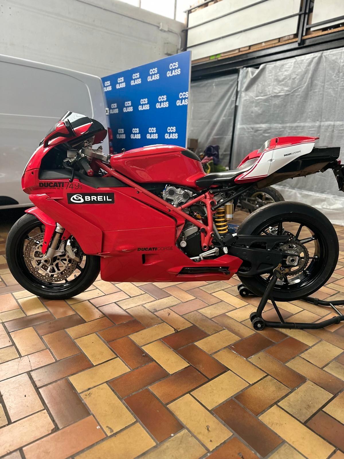 DUCATI 749