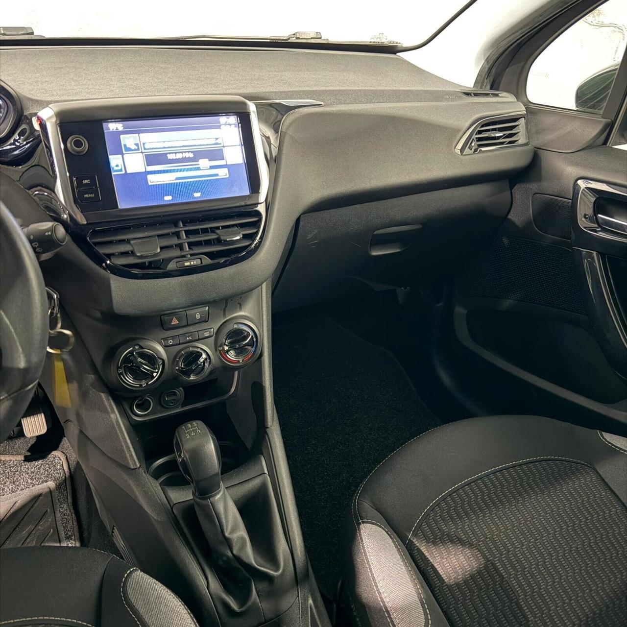 Peugeot 208 1.2 BENZINA NEOPATENTATI EURO 6