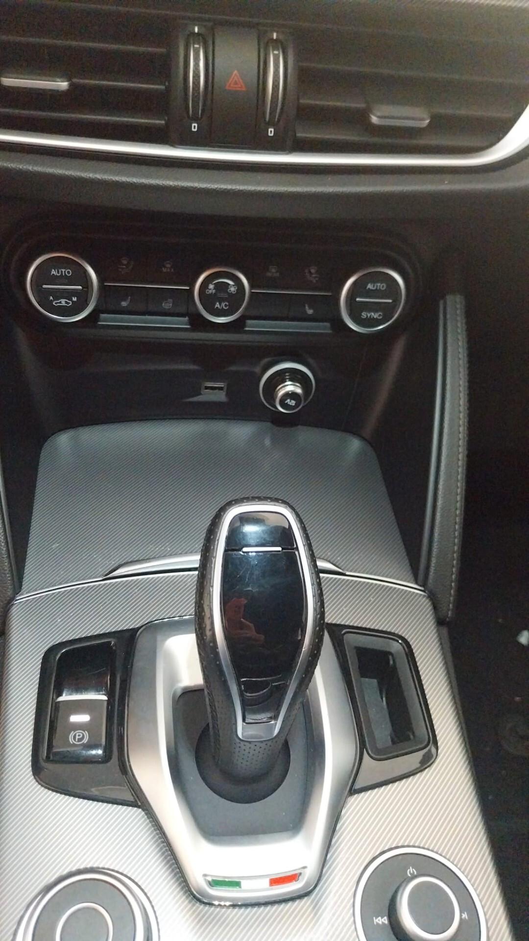 Alfa Romeo Stelvio 2.2 CC 210 CV AT8 Q4 Veloce