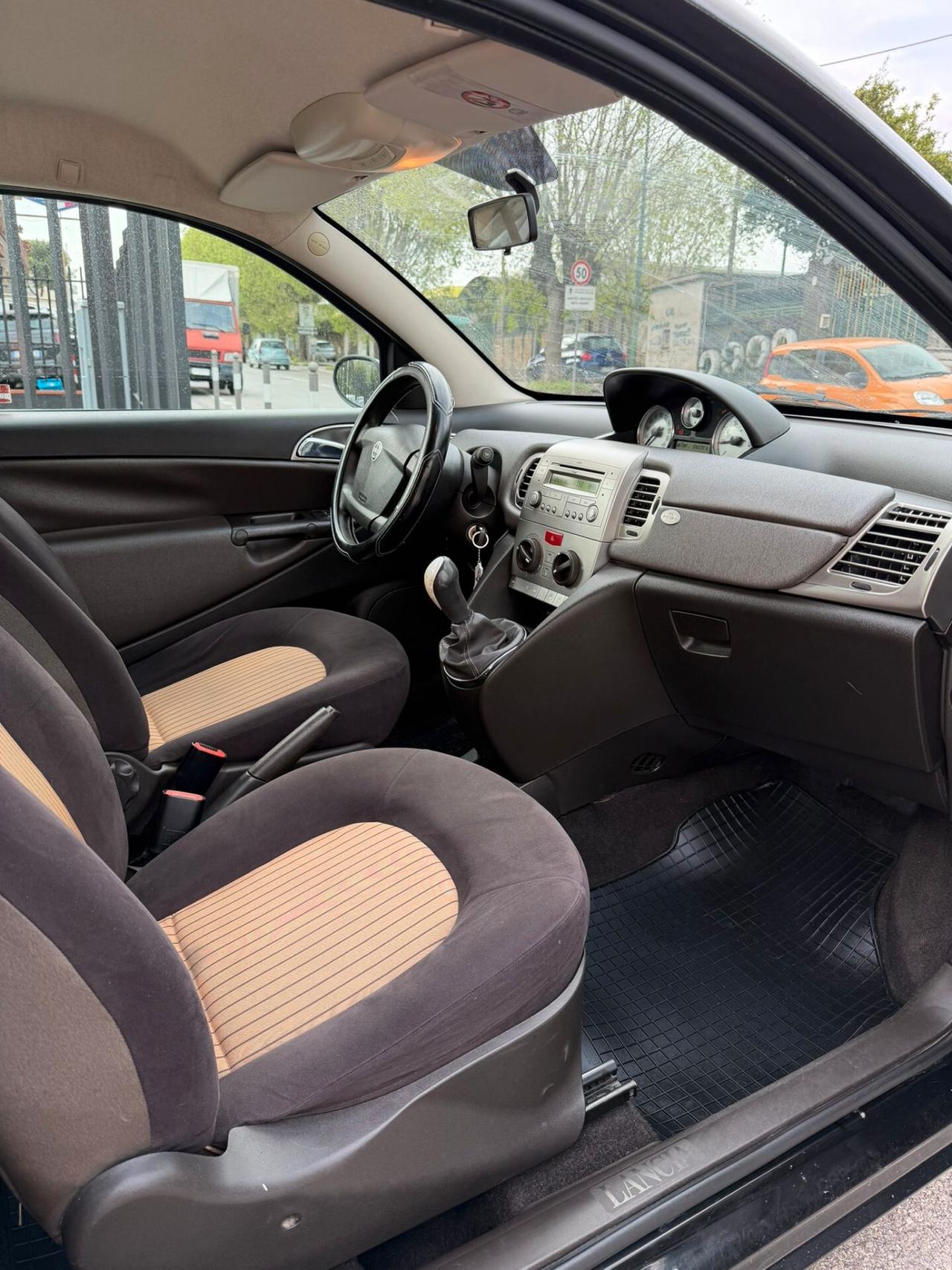 Lancia Ypsilon 1.3 MJT 75 CV Argento