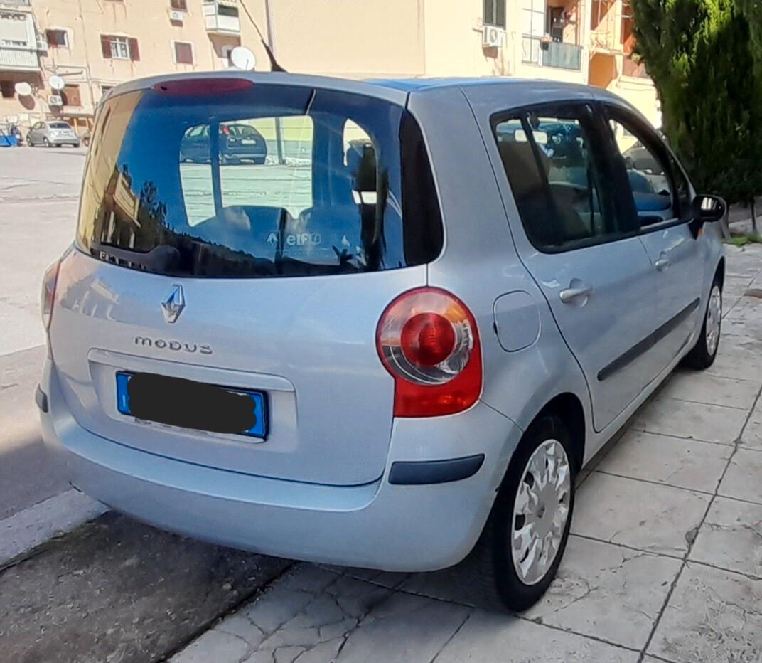 Renault Modus 1.2 16V Saint Tropez