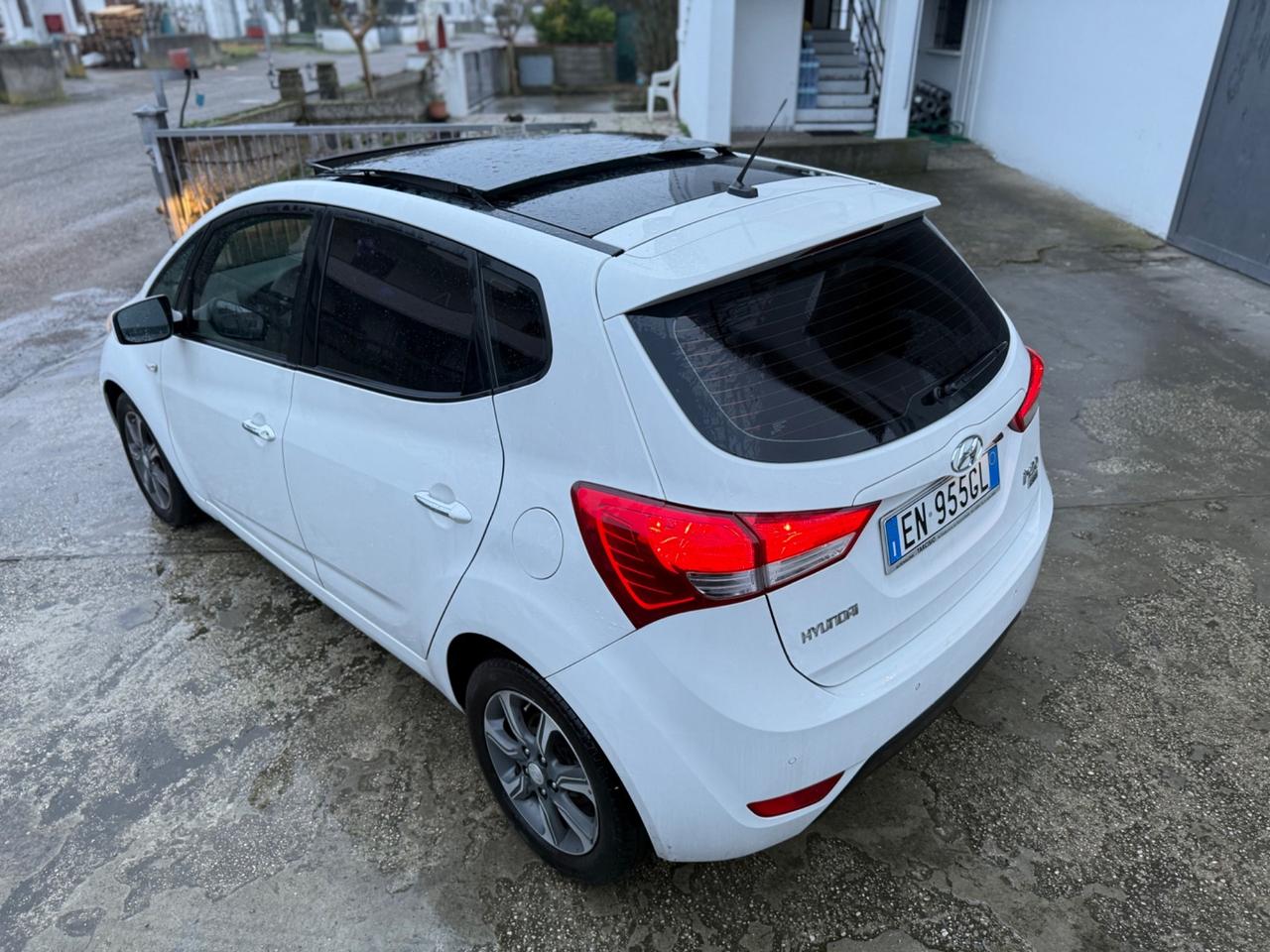 Hyundai iX20 1.6 CRDI FULL TETTO APRIBILE NEOPATENTATI