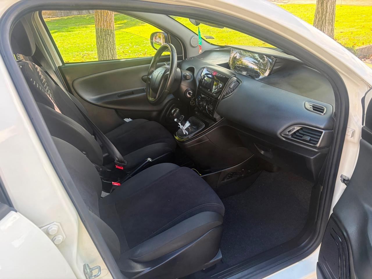 Lancia Ypsilon 1.2 elefantino