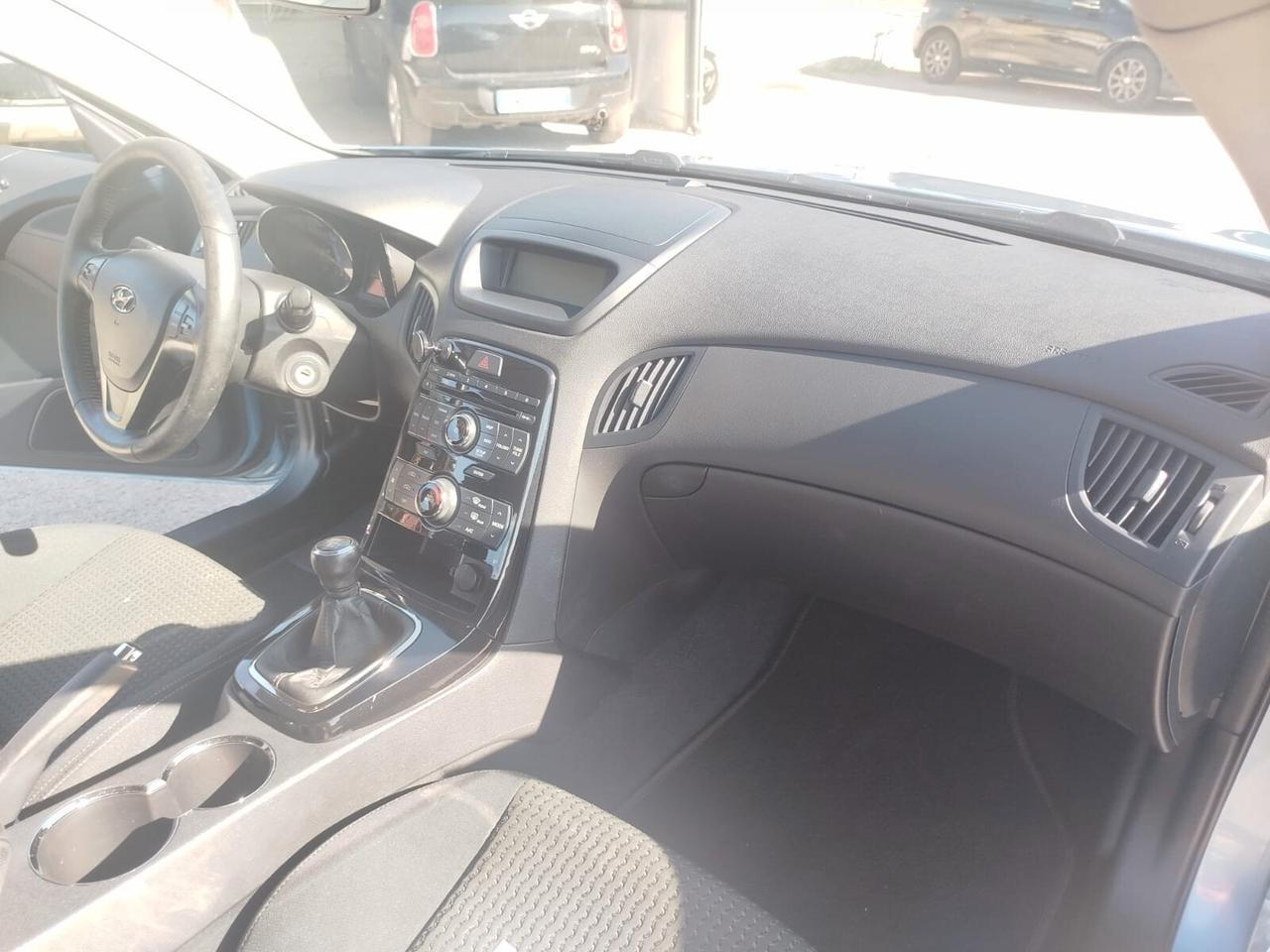 Hyundai Genesis Coupe 2.0 Turbo Sport