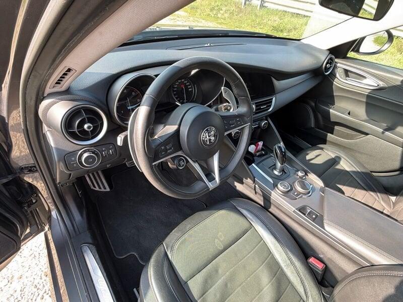 Alfa Romeo Giulia 2.2 Turbo AT8 180CV Super