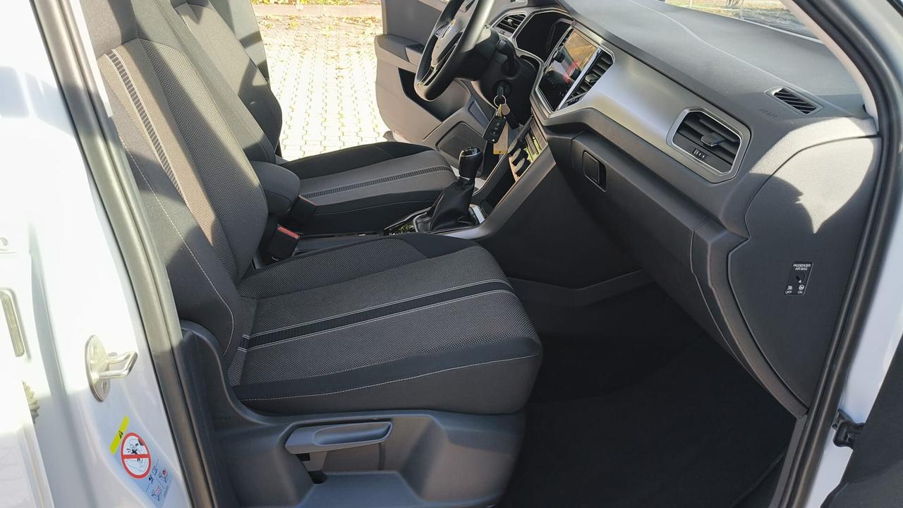 VOLKSWAGEN T-ROC 1.5 TSI 150CV MANUALE GANCIO TRAINO