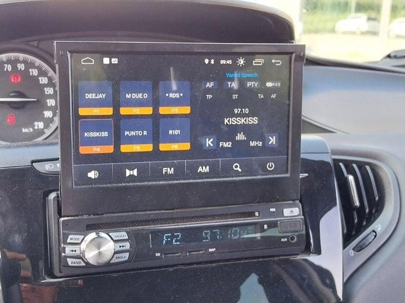 Lancia Ypsilon III 2015 1.2 Silver 69cv
