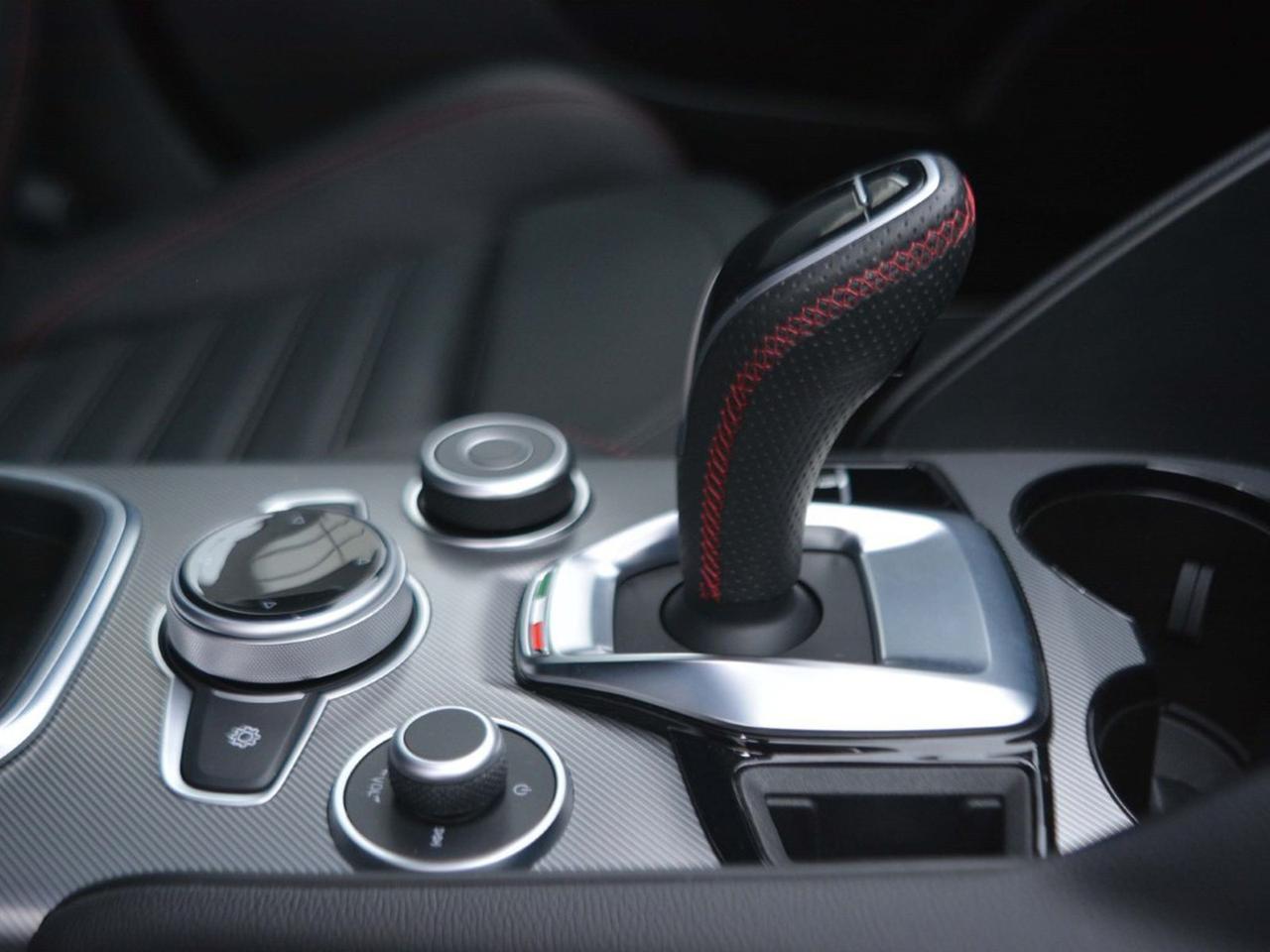 Alfa Romeo Giulia 2.0 turbo 280cv competizione q4 at8