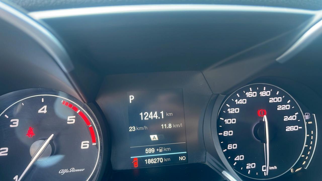 Alfa Romeo Giulia 2.2 Turbodiesel 180 CV Super