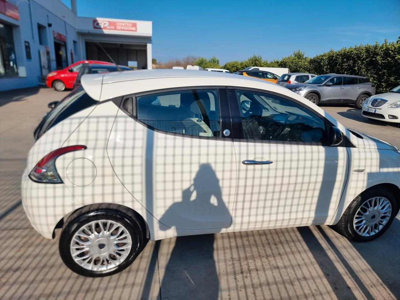 Lancia Ypsilon 1.2 69 CV 5 porte GPL Ecochic Gold GPL