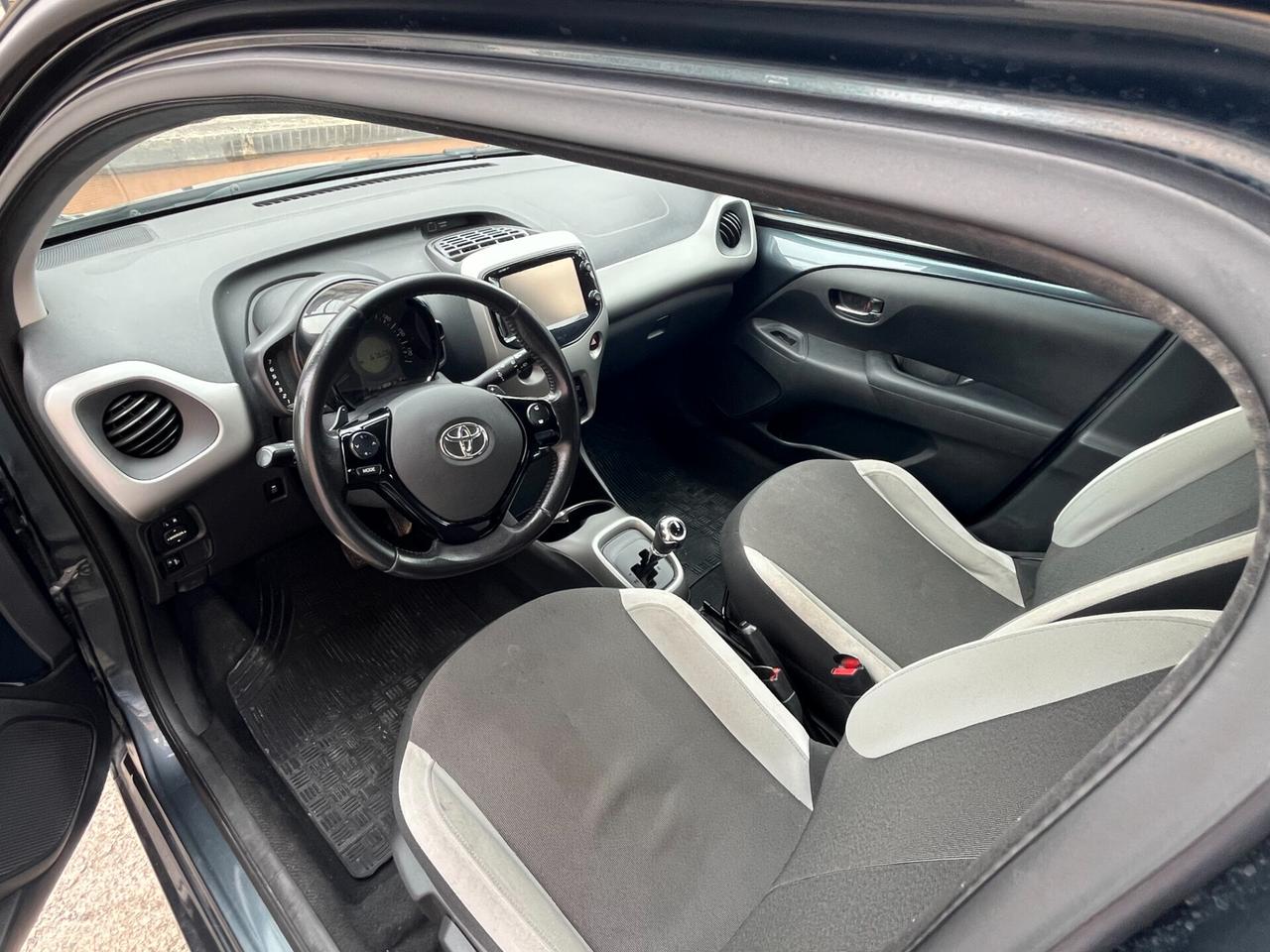 Toyota Aygo 1000 BENZINA CAMBIO AUTOMATICO KM CERTIFICATI 2018