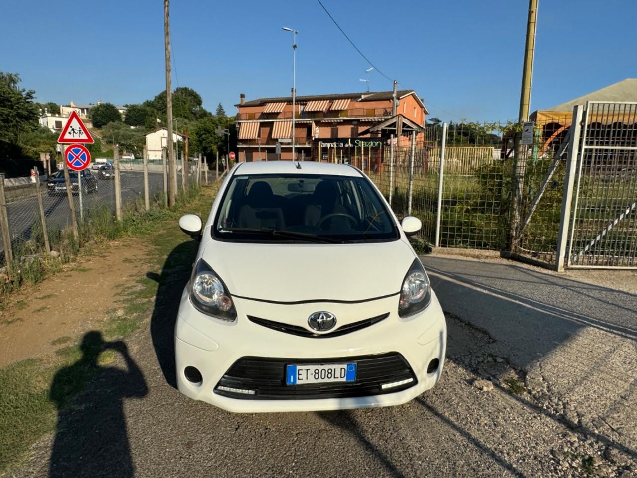 Toyota Aygo 1.0 12V VVT-i 5 porte Active Connect NEOPATENTATI