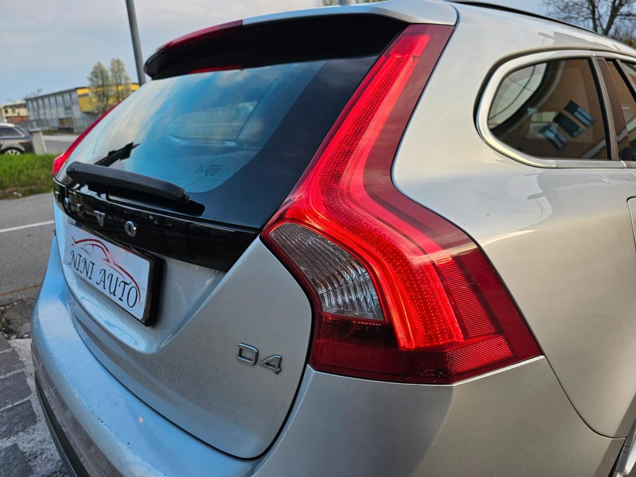 Volvo V60 2.0 D4 181cv Summum*Pelle*Navi*Pdc*Euro6*