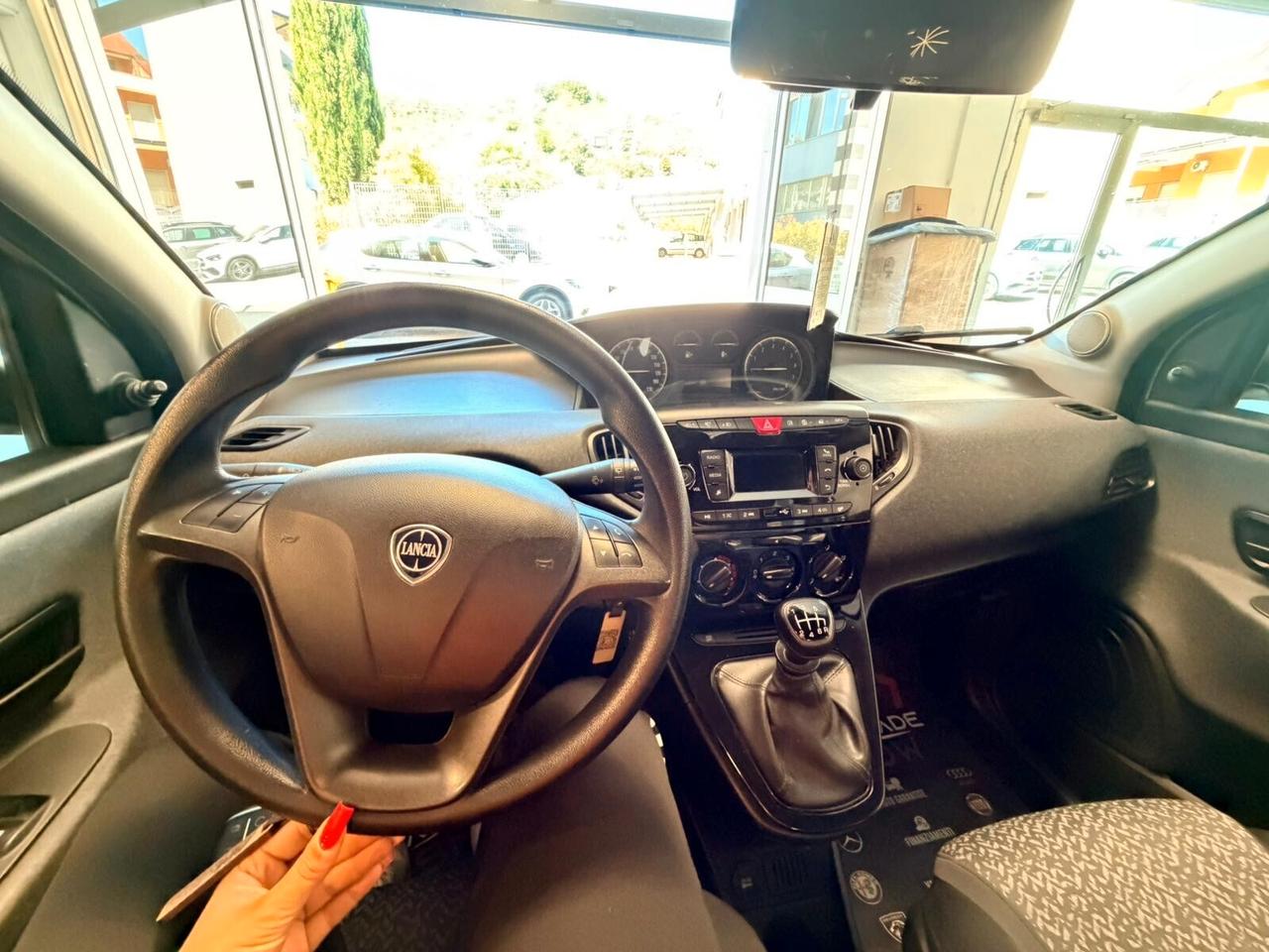 Lancia Ypsilon 1.0 FireFly 5 porte S&S Hybrid Ecochic Silver