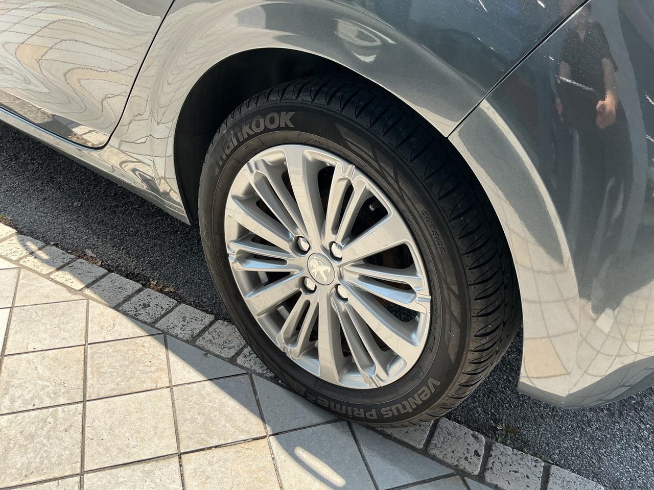 Peugeot 208 1.2 GPL Neopatentati