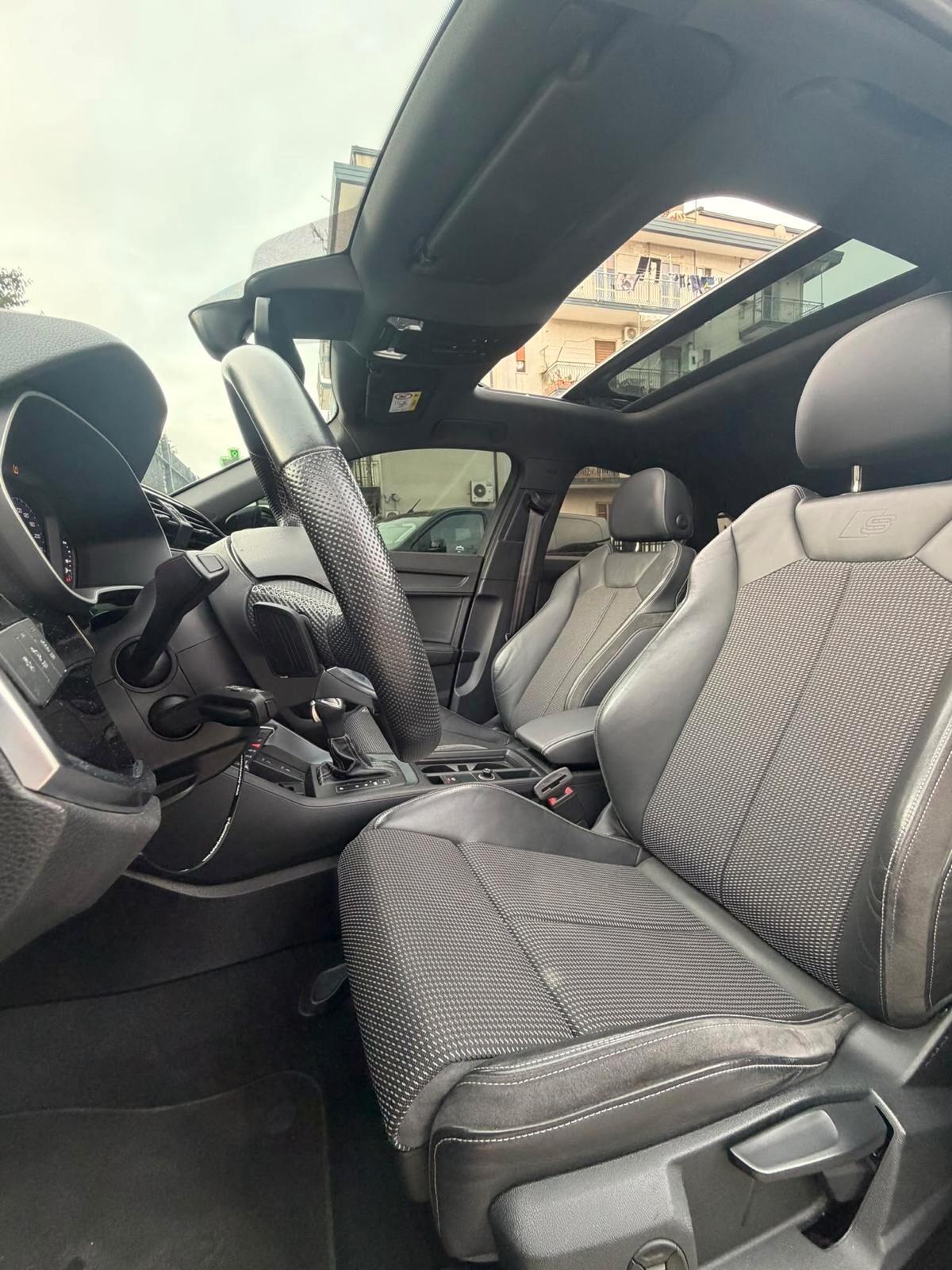 Audi Q3 35 TDI S tronic Identity Black