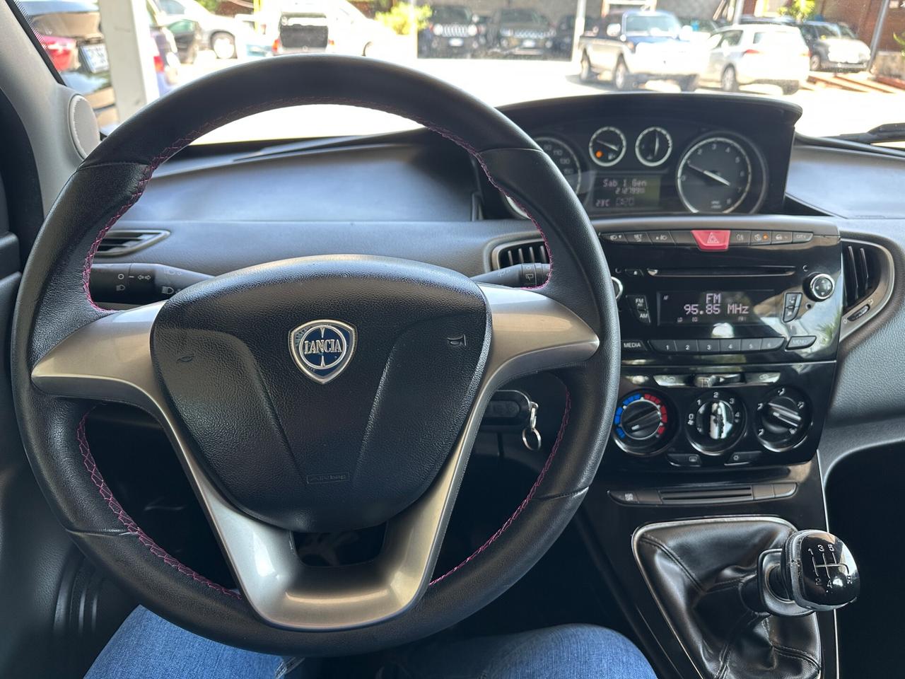 Lancia Ypsilon 1.2 69 CV 5 porte S&S Silver