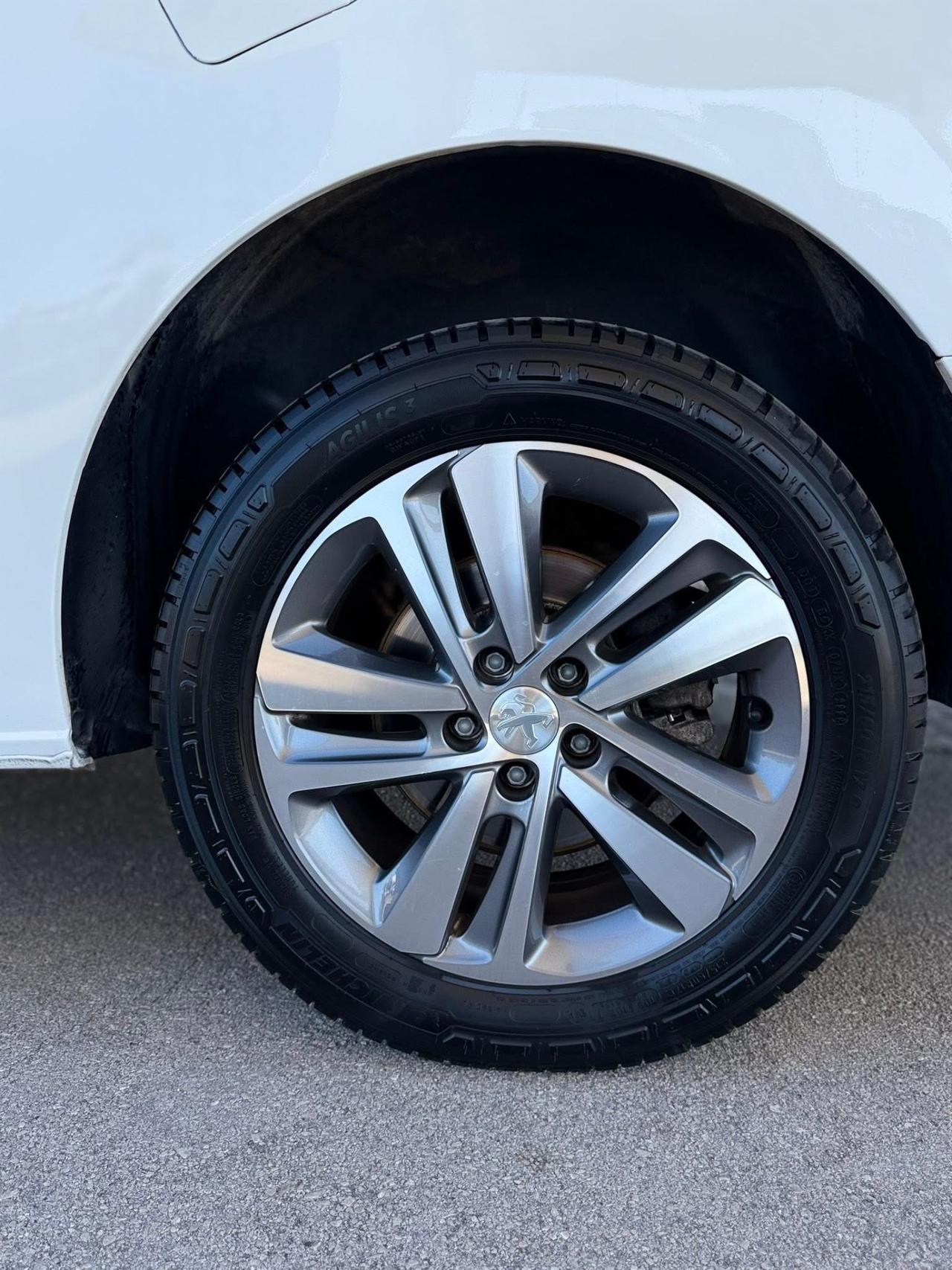 Peugeot Traveller BlueHDi 180cv EAT8 Long Allure 9 POSTI