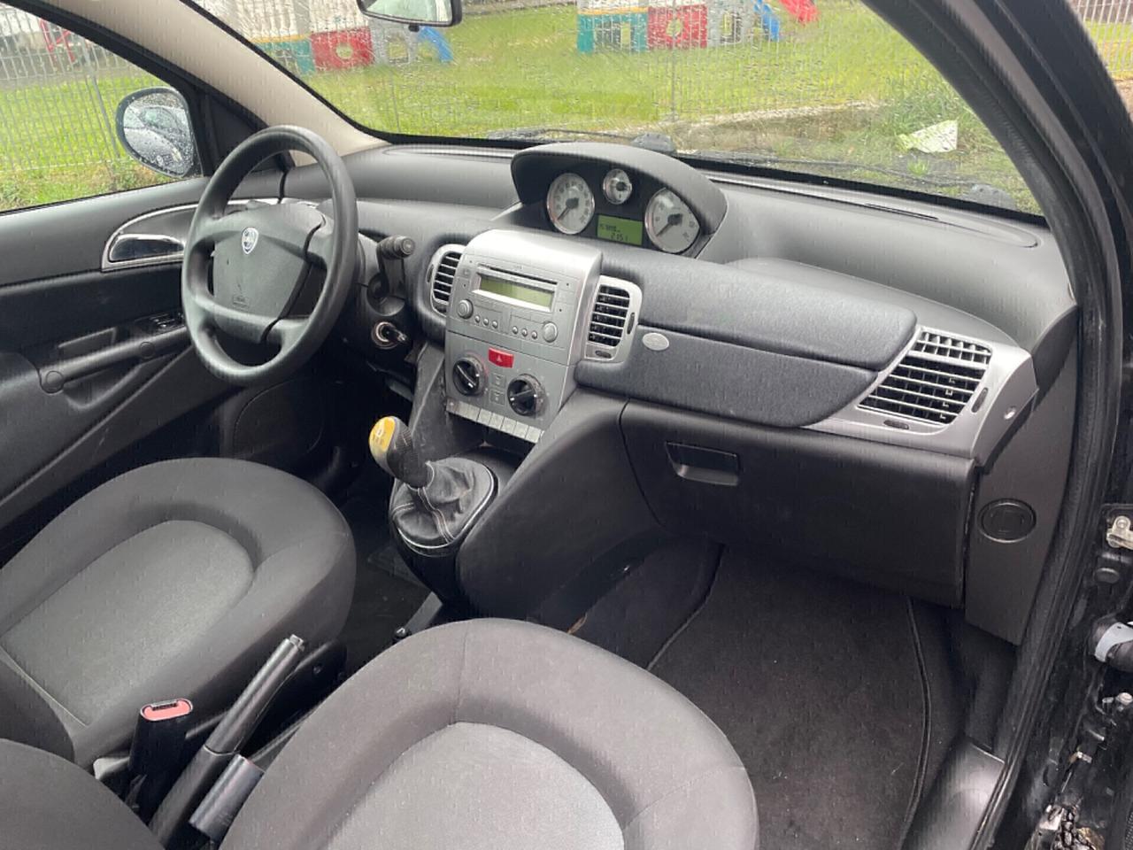 Lancia Ypsilon 1.3 MJT 75 CV Unyca