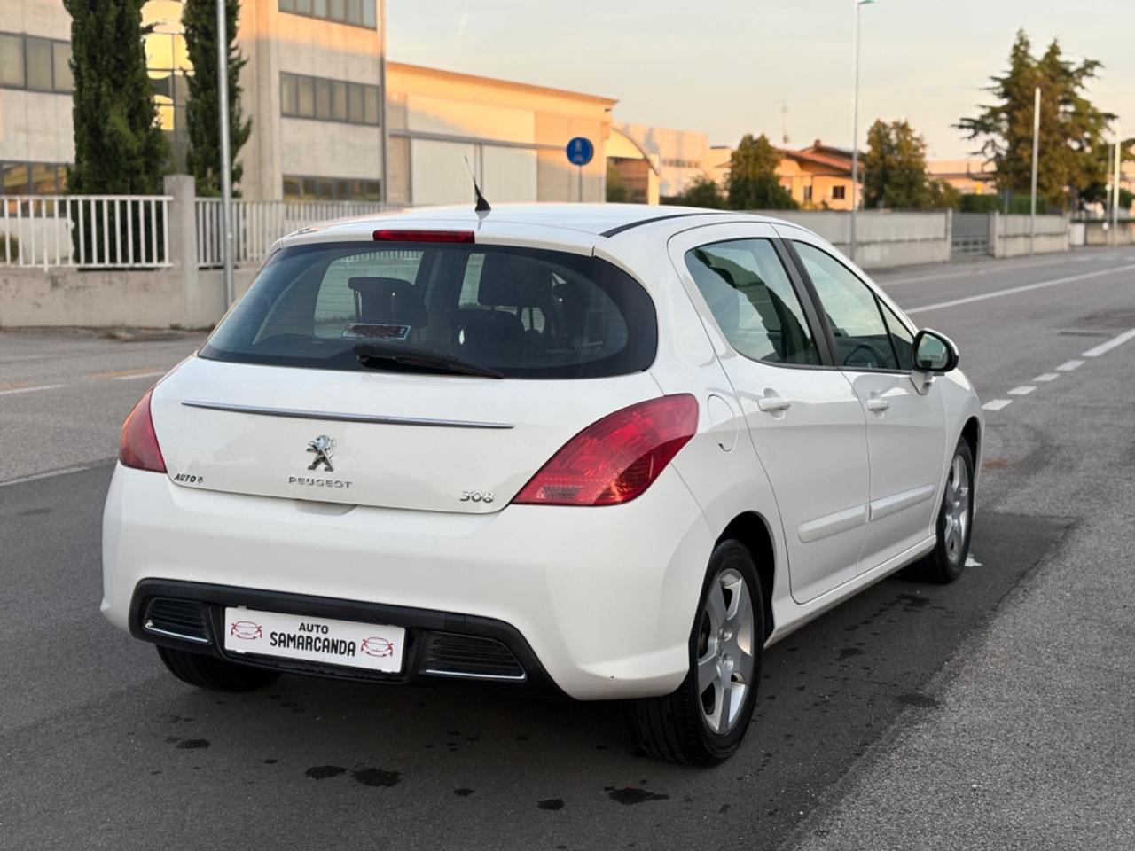 Peugeot 308 1.6 8V HDi 93CV 5p 2012